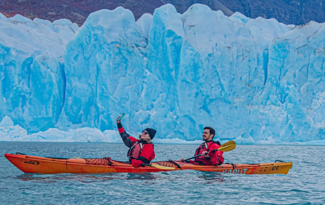 Kayak en el Perito Moreno
